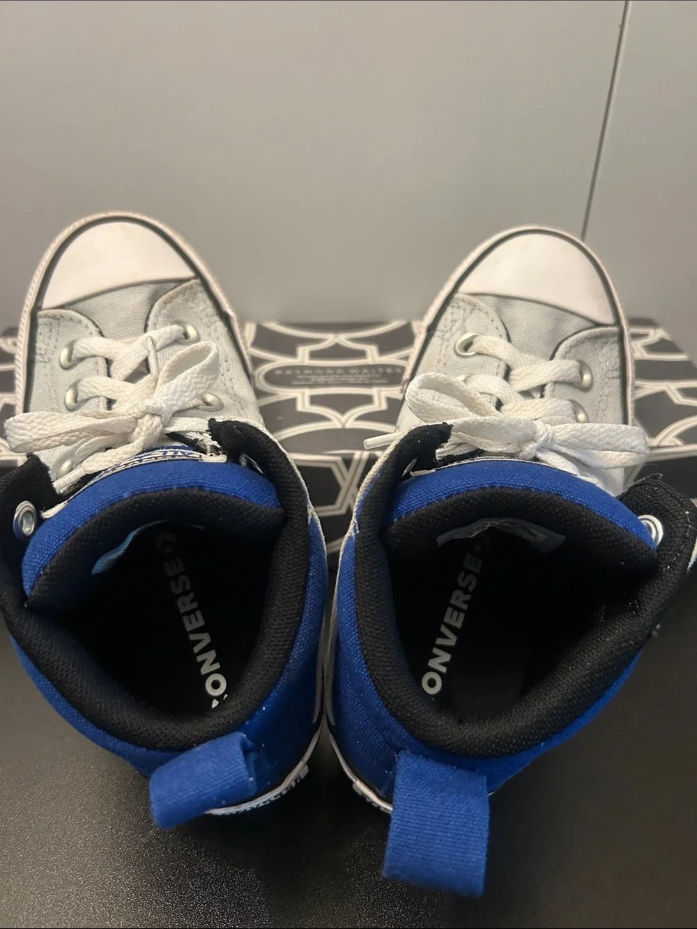 Converse Chuck Taylor All Star CTAS Axel Mid Sneakers. Kid Size 12
